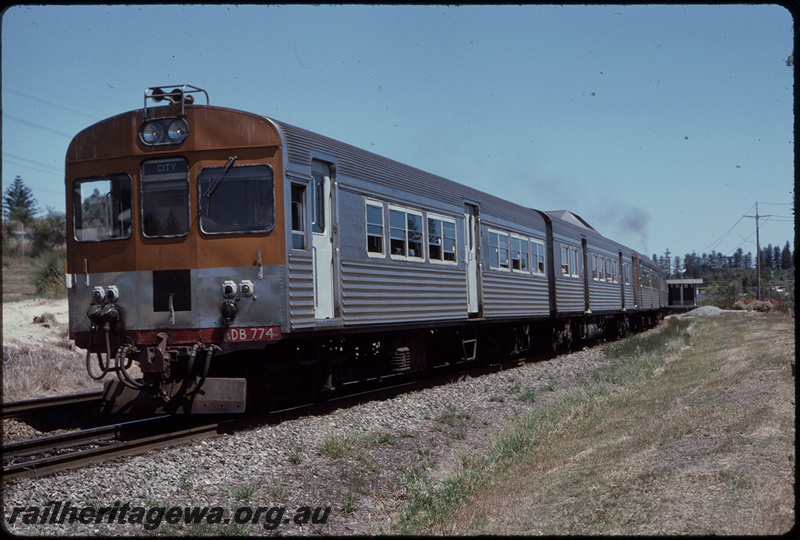 T08119
ADB Class 774 with ADK/ADB/ADK Class railcar set, Down suburban passenger service, departing Grant Street, ER line
