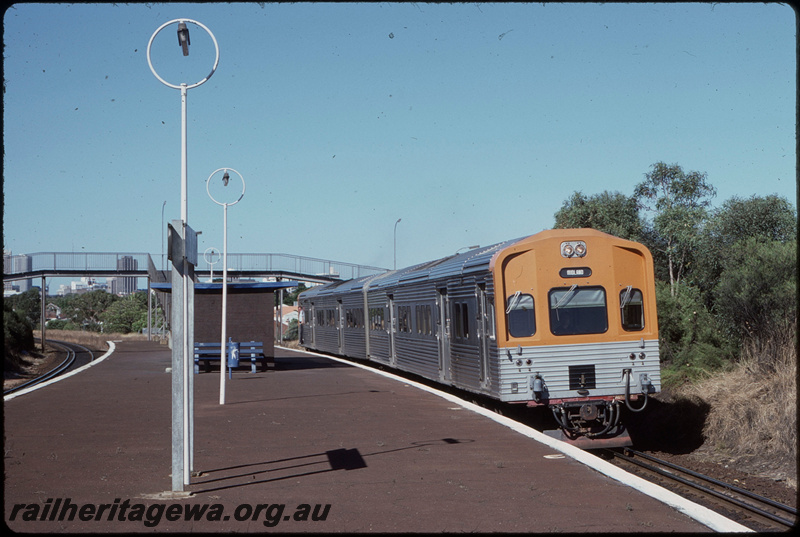 T08149
ADC Class 853 with ADL Class railcar, Down suburban passenger service, Mount Lawley, footbridge, platform, station shelter, station nameboard, ER line

