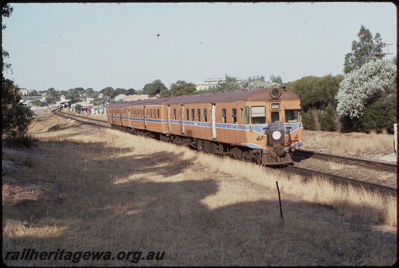 T08150
ADG Class 605 with ADG/ADA Class railcar set, Down suburban passenger service, between Daglish and Subiaco, ER line
