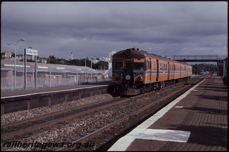 T08207
ADG/ADA/ADH Class railcar set, Up suburban passenger service, platform, station nameboard, footbridge, ER line

