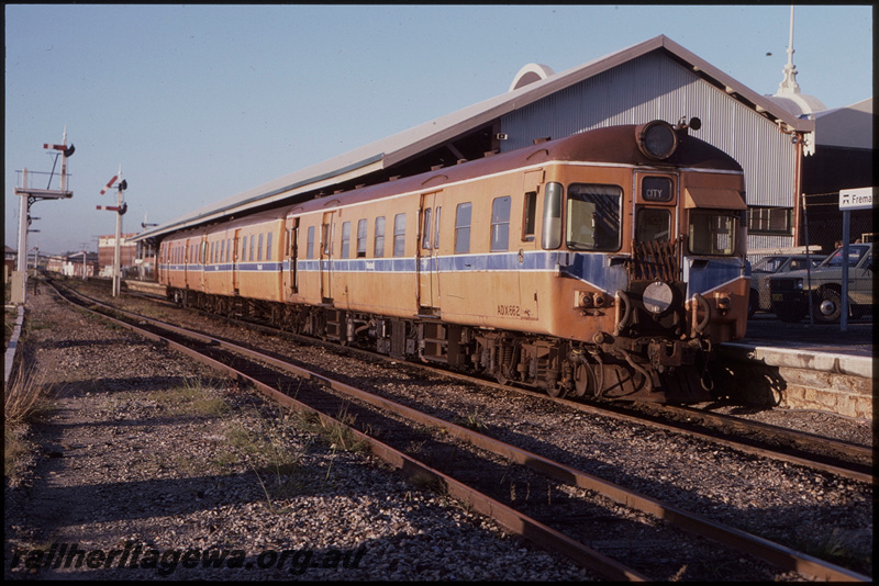 T08232
ADX Class 663, ADA Class trailer, ADX Class 662, Down suburban passenger service, last ADX Class railcar set in service, Fremantle, station building, semaphore signals, ER line

