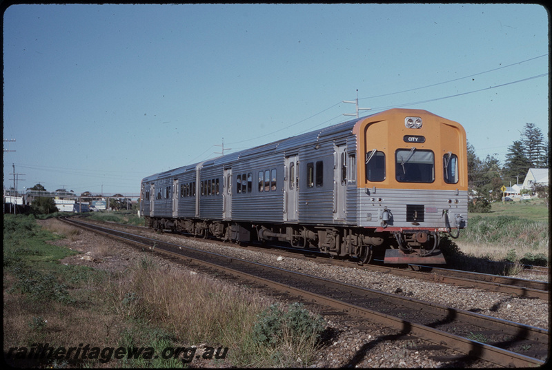 T08233
ADC/ADL Class railcar set, Down suburban passenger service, between Mosman Park and Cottesloe, footbridge, ER line
