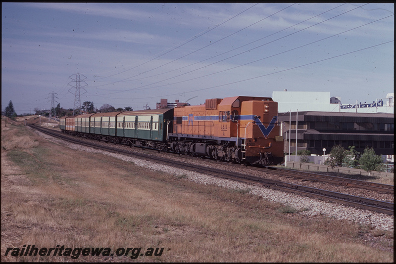 T08267
A Class 1511, Up suburban passenger service, between Victoria Park and Rivervale, SWR line
