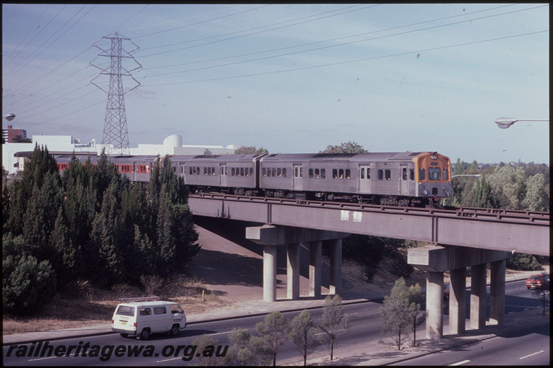 T08268
ADL/ADC/ADL/ADC class railcar set, Up suburban passenger service, between West Perth and West Leederville, Great Eastern Highway overpass, steel girder, ER line
