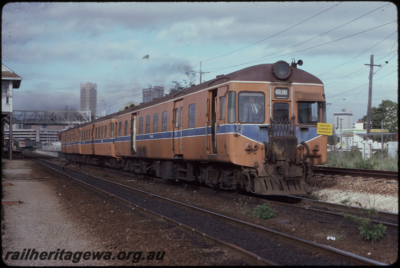 T08271
ADK Class 683 with ADB/ADK/ADB/ADK/ADB Class railcar set, Up suburban passenger service, arriving at Claisebrook, stopping pattern sign says 