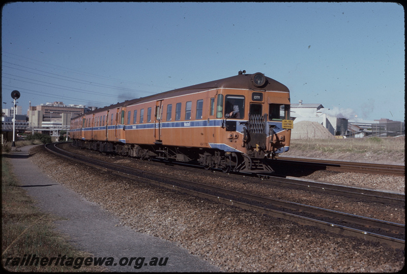 T08280
ADA Class 763 with ADG/ADG Class railcar set, Down suburban passenger service, stopping pattern sign says 