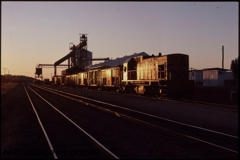 T08344
AB Class 1532, grain train, shunting, York CBH, GSR line
