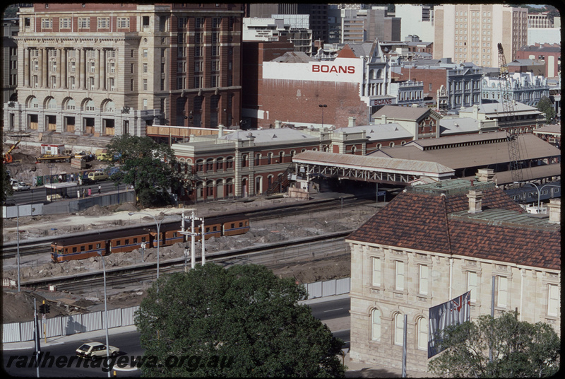 T08378
ADA/ADG Class railcar set, Down suburban passenger service, departing City, semaphore bracket signals, station building, footbridge, construction of multi-story carpark underway, Perth, ER line
