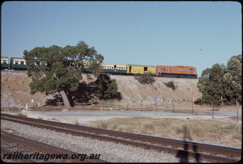 T08413
A Class 1512, Down suburban passenger service, Kenwick Flyover, SWR line

