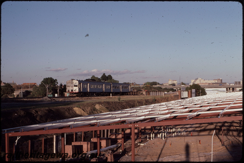 T08427
ADK Class 683 with ADB Class trailer, Up suburban passenger service, between City and City West, Sutherland Street subway, ER line
