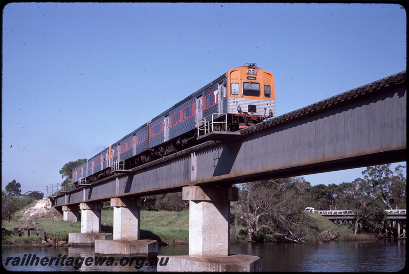 T08486
4-car ADL/ADC railcar set lead by ADL class 805, Swan River Bridge, steel girder, concrete pylon, Guildford, ER line
