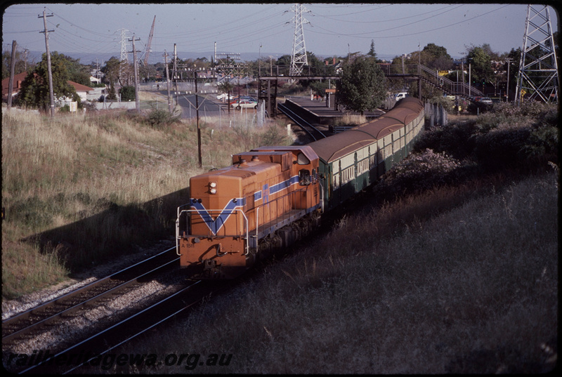 T08491
A Class 1511, Up suburban passenger service, departing Victoria Park, departing Victoria Park, platform, station shelter, footbridge, SWR line

