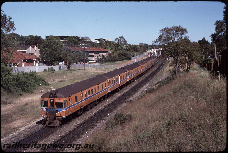 T08498
ADG Class 603 with an ADA/ADG/ADG/ADA/ADG Class railcar set, Up suburban passenger service, approaching West Leederville, ER line
