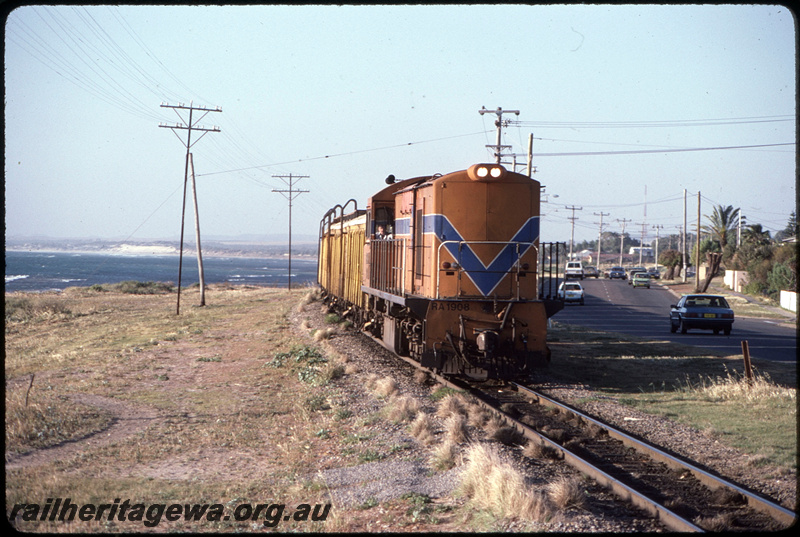 T08525
RA Class 1909, Down grain train, arriving at Geraldton, Chapman Road, NR line
