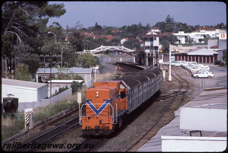 T08530
AB Class 1533, Down suburban passenger service, 5-car set of hired Queensland Railways (QR) SXV and SX Class carriages, departing Subiaco, footbridge, station building, signal cabin, platform, serachlight signal, semaphore signal, ER line
