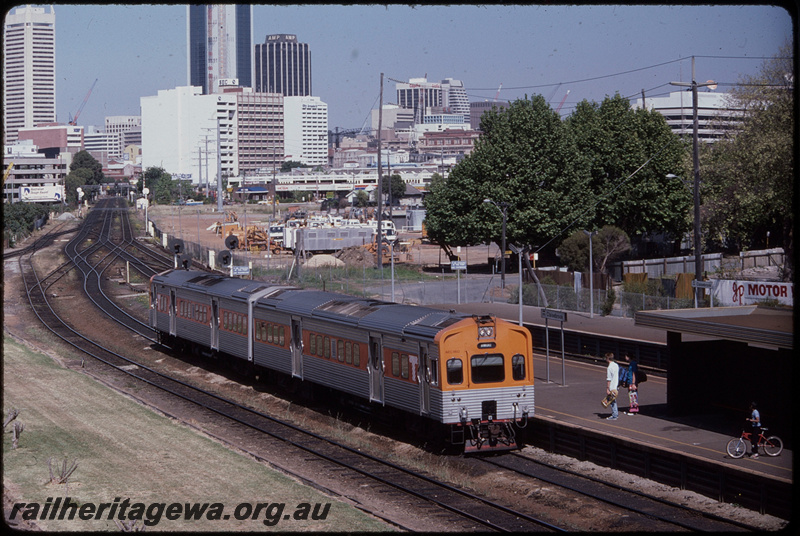 T08534
ADC/ADL Class railcar set, Down suburban passenger service, Claisebrook, platform, station shelter, searchlight signals, station nameboard, ER line
