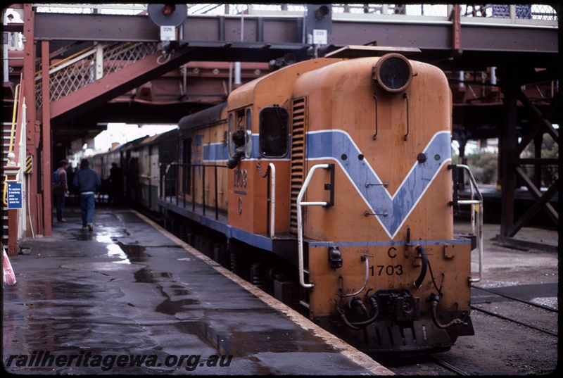 T08541
C Class 1703, shunting back onto 