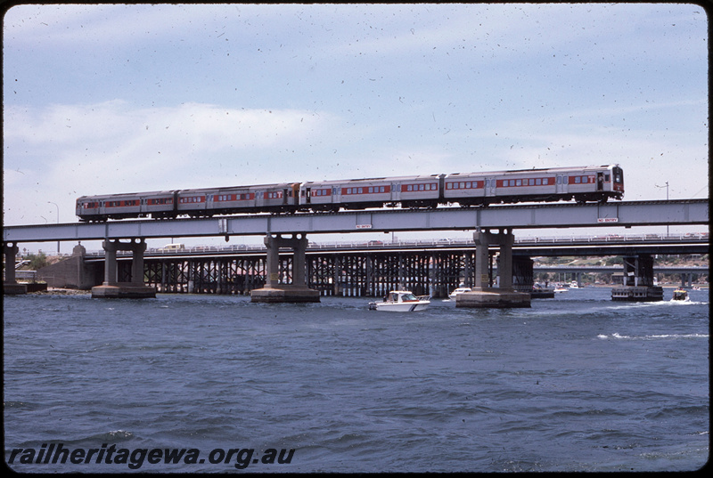 T08598
ADL Class 807 and ADC Class 857 with another ADL/ADC Class railcar set, Down suburban passenger service, Swan River Bridge, steel girder, concrete pylon, Fremantle, ER line
