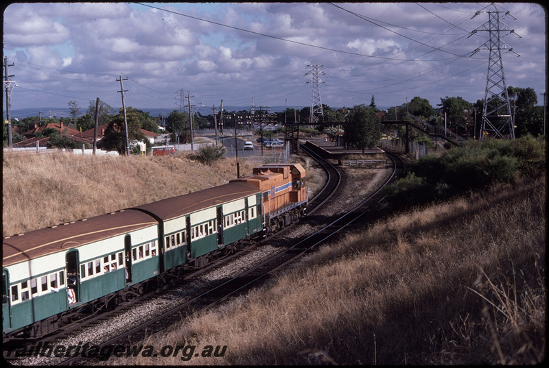 T08602
A Class 1508, Down suburban passenger service, approaching Victoria Park, platform, footbridge, station shelter, SWR line
