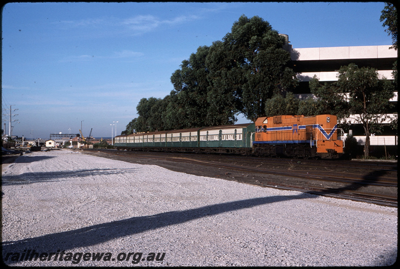T08639
A Class 1510, Up suburban passenger service, between Claisebrook and City Station, searchlight signal gantry, earthworks underway for construction of additional trackwork and McIver Station, ER line
