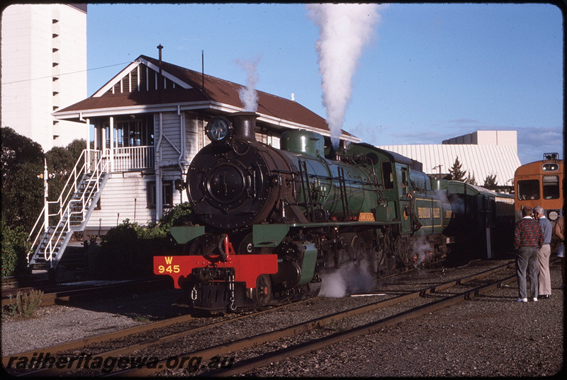 T08657
W Class 945, taking water, Hotham Valley Railway City Circle passenger special, Perth Yard, Perth Box B signal cabin, ADB Class 779, ER line
