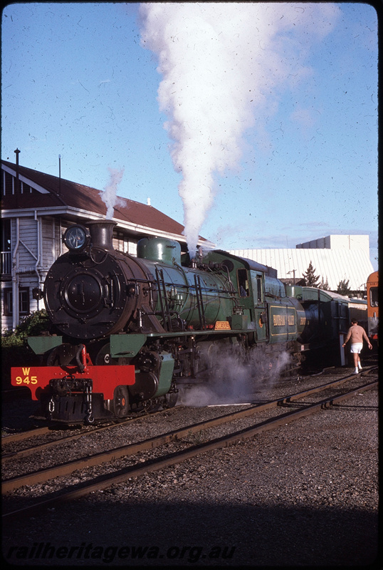 T08658
W Class 945, taking water, Hotham Valley Railway City Circle passenger special, Perth Yard, Perth Box B signal cabin, ADB Class 779, ER line
