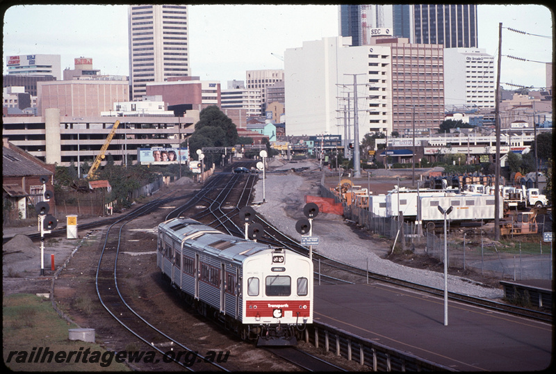 T08661
ADL Class 810 and ADC Class 860, Up suburban passenger service, first ADL/ADC painted with red and white front and first railcar to be modified for driver only operation (DOO), sign on front says 