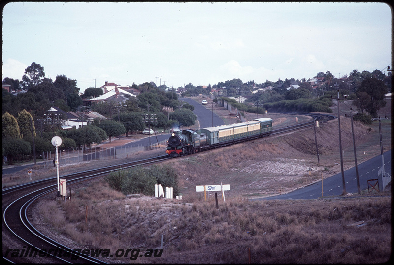 T08662
W Class 945, Down Hotham Valley Railway City Circle passenger special, Vintage Train, between Bayswater and Ashfield, Brady's Curve, searchlight signal, ER line
