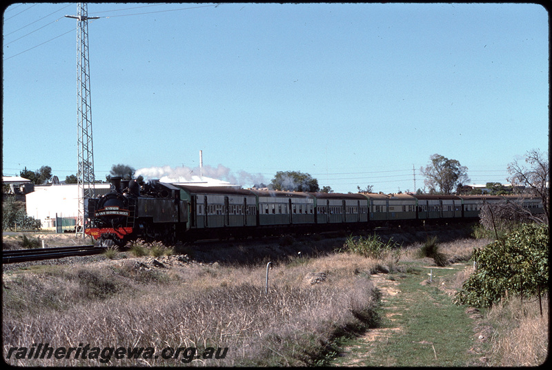 T08693
DD Class 592, Up ARHS passenger special, City Circle Tour, headboard, Bibra Lake, FA line
