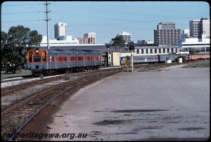 T08700
ADC/ADL Class railcar set, Down suburban passenger service, between Claisebrook and East Perth, Claisebrook Railcar Depot in background, searchlight signals, ER line
